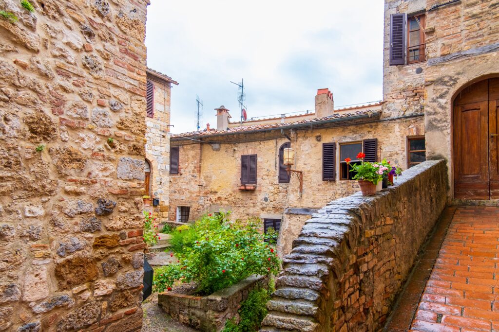 buy property in tuscany